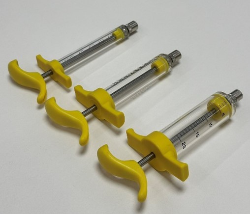 Reusable plastic syringe